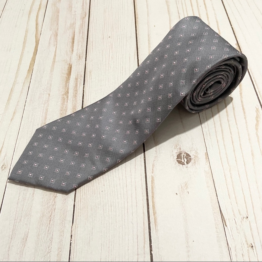 NWOT! MICHAEL KORS Gray 100% Silk Tie